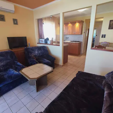 In 19919 Apartmán Siófok
